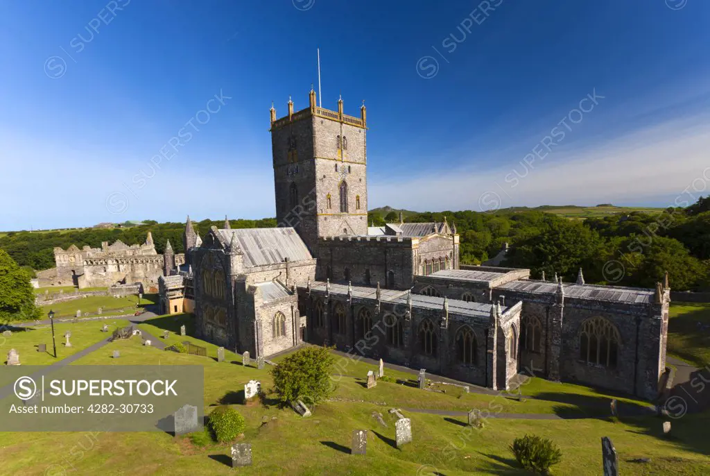 Wales, Pembrokeshire, St Davids. St David's Cathedral, built in the 12th century and the ruin of the Bishop's Palace. St David's is the smallest city in Great Britain and the final resting place of Saint David, patron saint of Wales.