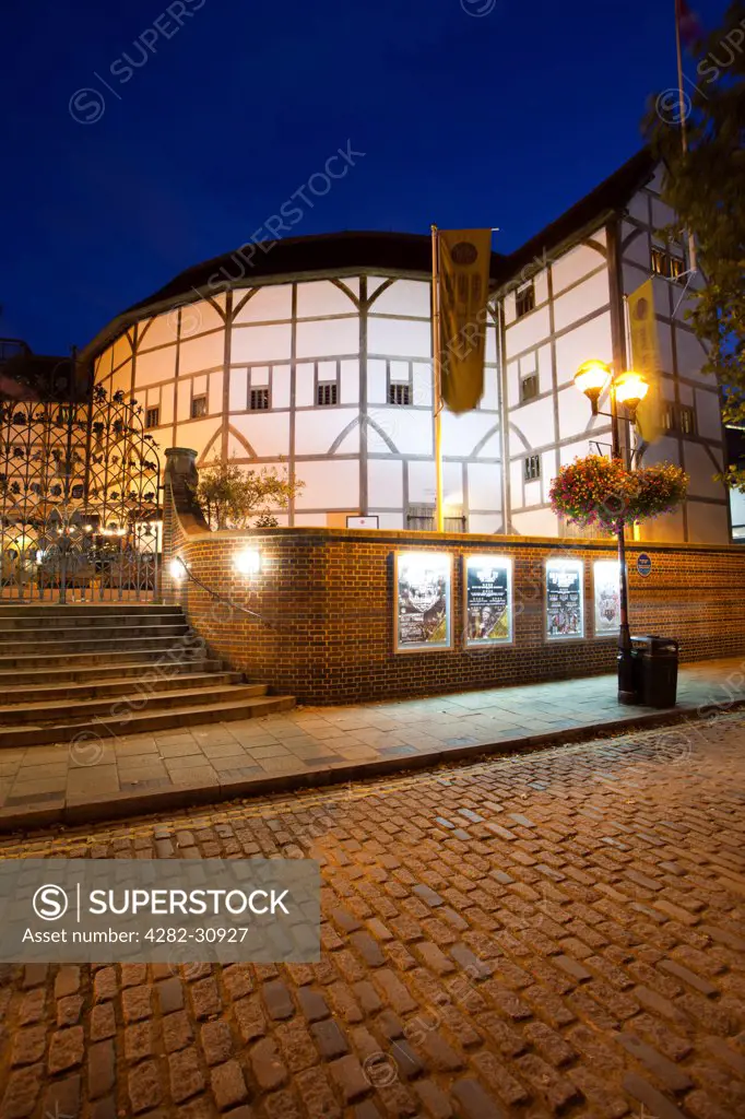 England, London, Bankside. A view of Shakespeare's Globe Theatre on the banks of the river Thames.