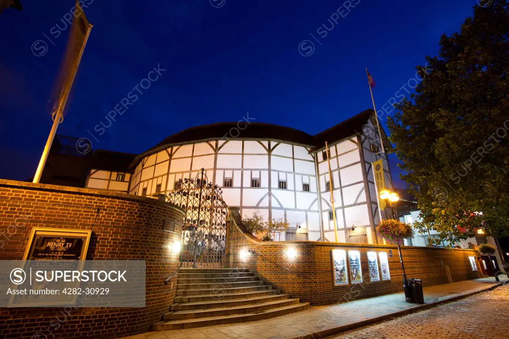 England, London, Bankside. A view of Shakespeare's Globe Theatre on the banks of the river Thames.