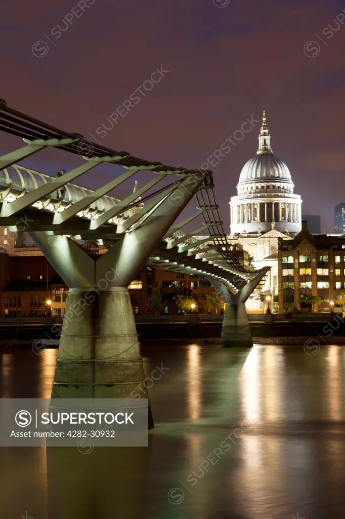 England, London, Millennium Bridge. A view of the Millennium Bridge with St Paul's Cathedral in the distance.