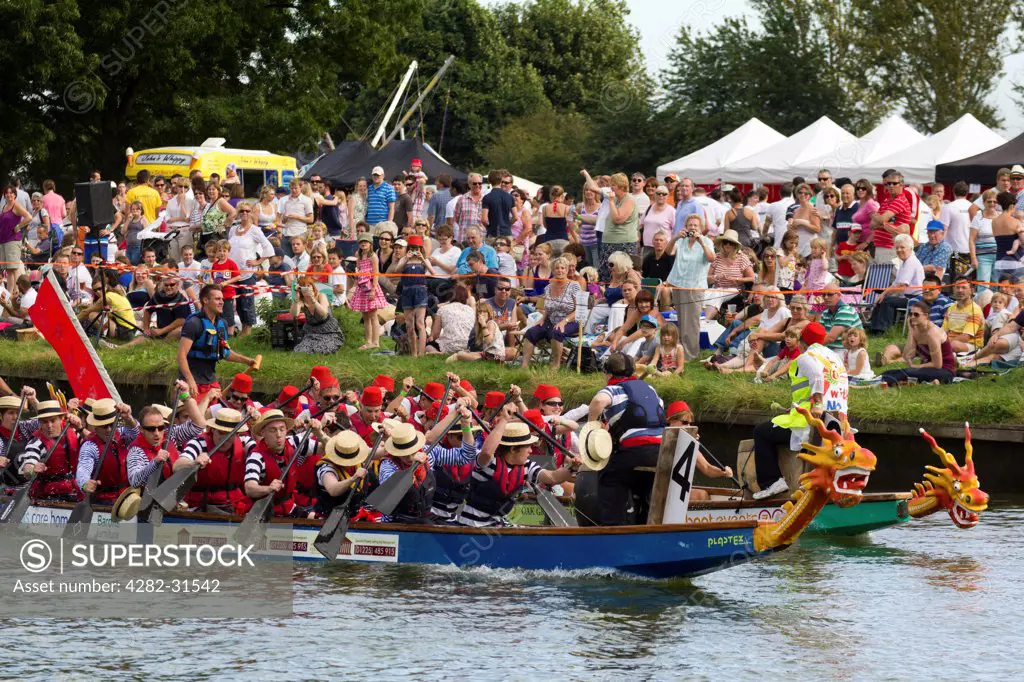 England, Oxfordshire, Abingdon. Dragon boat racing at Abingdon-on-Thames.