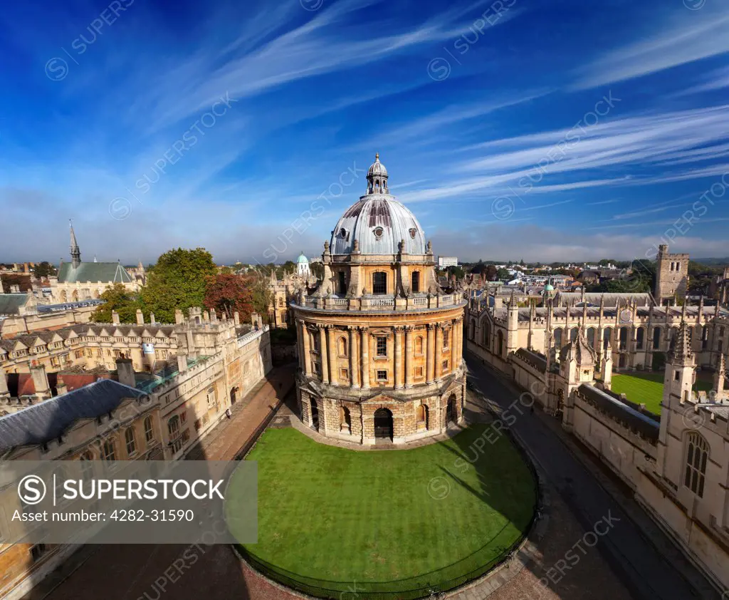England, Oxfordshire, Oxford. Radcliffe Camera and Oxford Colleges viewed from St Mary's Church on an early Autumn morning.