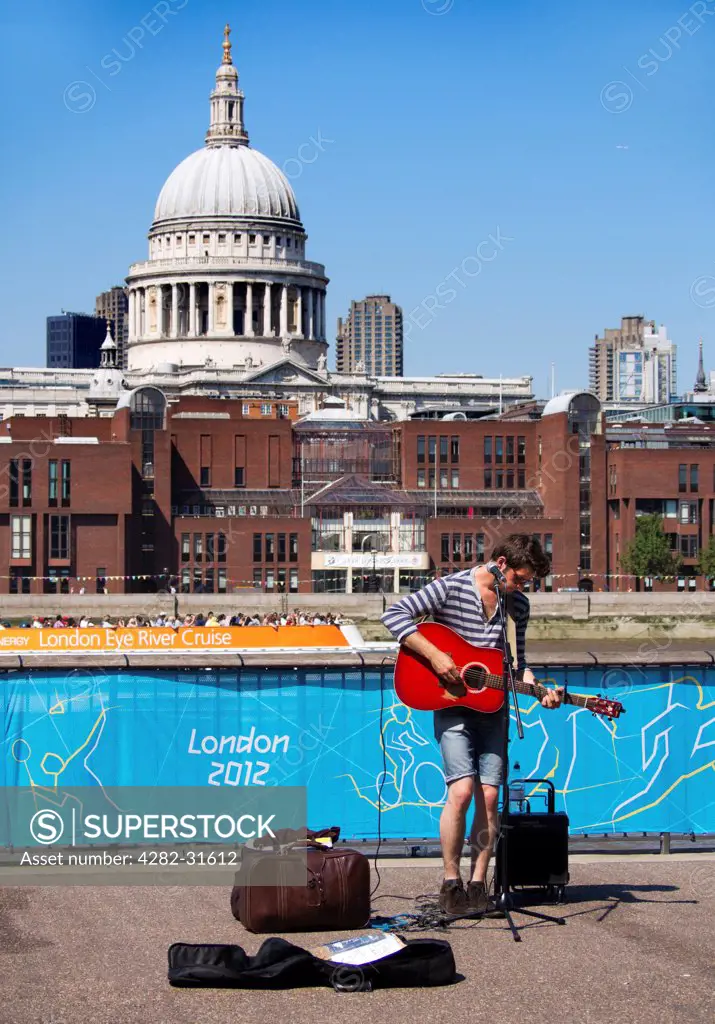 England, London, Millbank. A street performer outside the Tate Modern gallery.