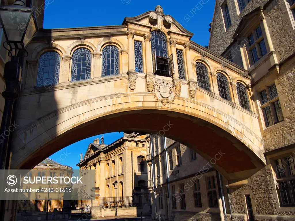England, Oxfordshire, Oxford. The Bridge of Sighs at Hertford College in Oxford.