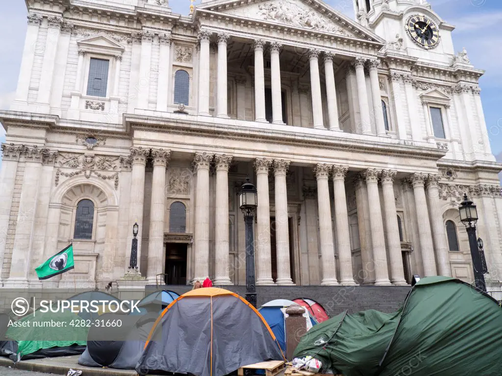 England, London, St Paul's. Anti-capitalist tent city in front of Saint Paul's Cathedral in London.