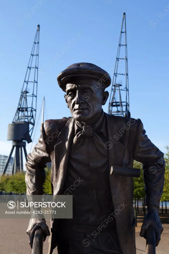 England, London, Excel Centre. A statue of a docker outside the Excel Centre in Docklands.