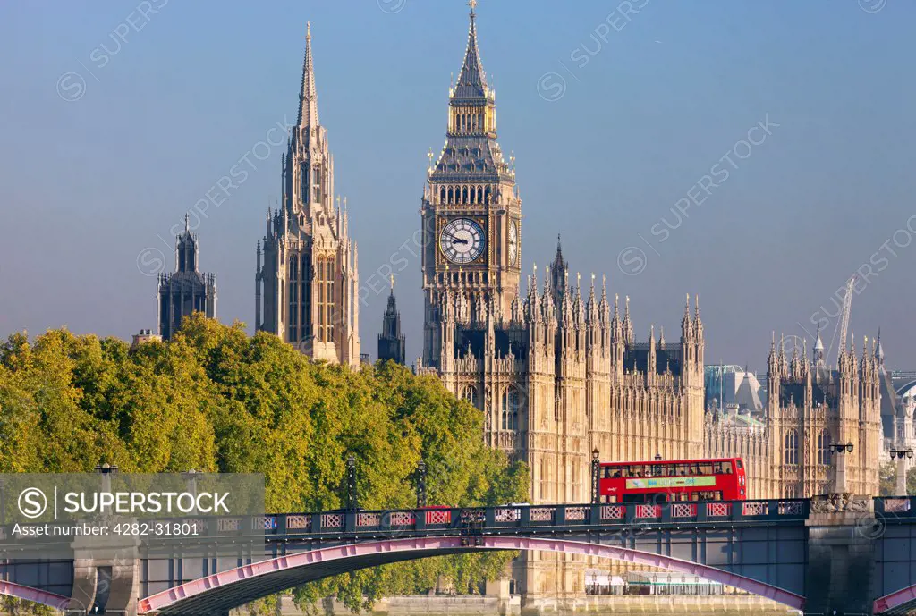 England, London, Westminster Palace. A view toward Westminster Palace and Lambeth Bridge on an early autumn morning.