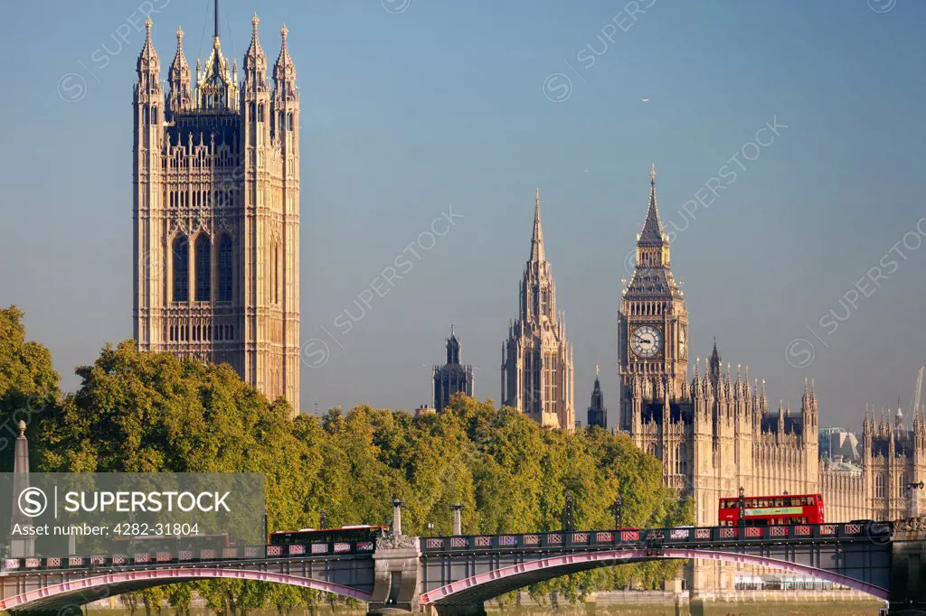 England, London, Westminster Palace. A view toward Westminster Palace and Lambeth Bridge on an early autumn morning.