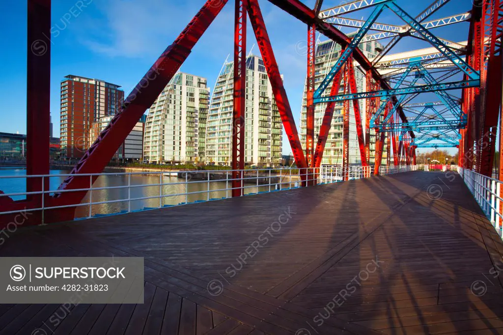 England, Greater Manchester, Salford Quays. NV apartments and Detroit bridge located along the Manchester Ship Canal in Salford.