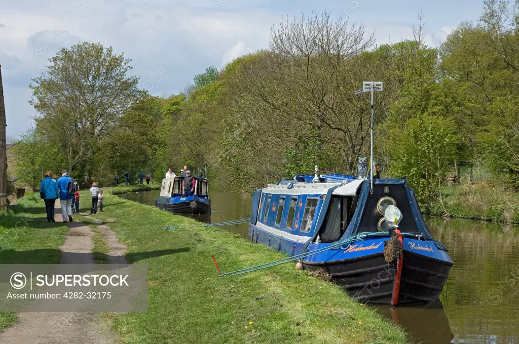 England, North Yorkshire, Skipton. Narrow boats on the Leeds and Liverpool canal near Skipton.