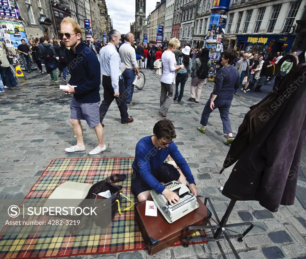 Scotland, City of Edinburgh, Edinburgh. A performance in the High Street during the Fringe at the Edinburgh Festival.