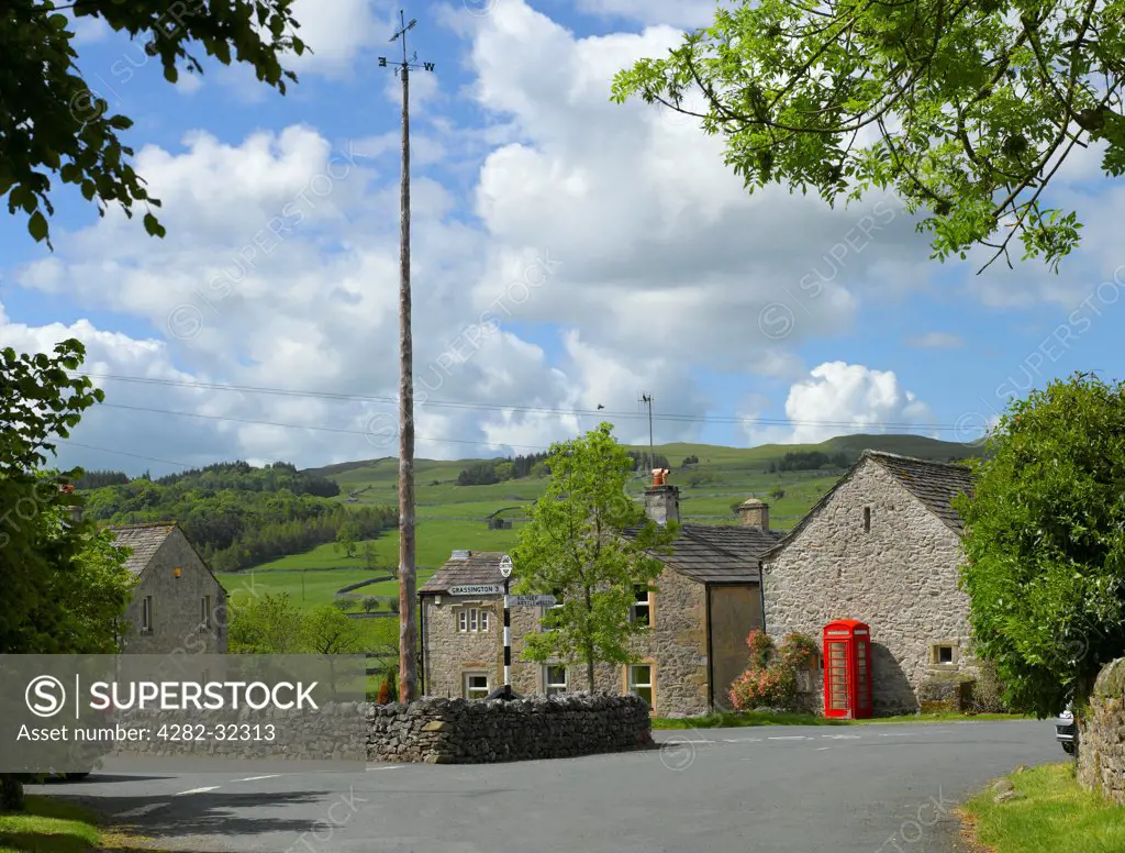 England, North Yorkshire, Conistone Wharfedale. Conistone Village in the Yorkshire Dales National Park.