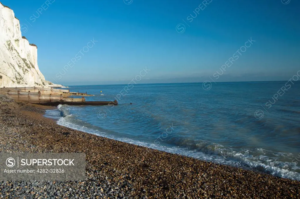 England, Kent, St Margaret's-at-Cliffe. A view across the beach at St Margaret's at Cliffe.
