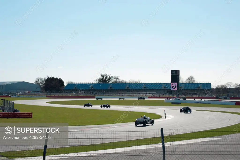 England, Northamptonshire, Silverstone. Vintage cars racing at the VSCC Spring Start Event.