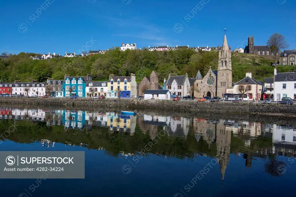 Scotland, Isle of Mull, Tobermory. A view of the harbour at Tobermory.