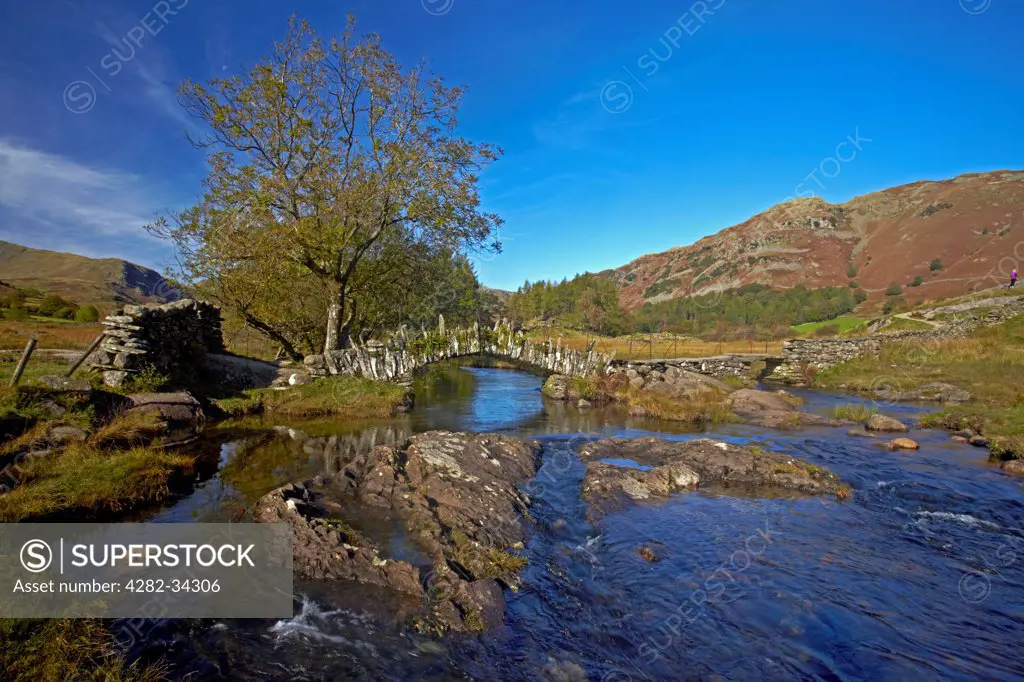 England, Cumbria, Skelwith Bridge. A view of Slater Bridge which crosses the River Brathay on its way from Little Langdale Tarn to Elterwater.