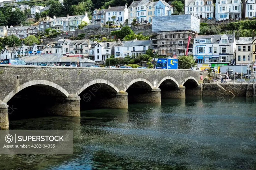 England, Cornwall, Looe. The bridge over the River Looe in Cornwall.