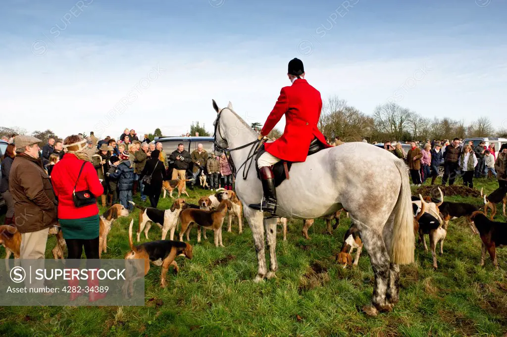 England, Essex, Matching Green. The Essex Hunt gather in Matching Green village for their traditional Boxing Day meet.