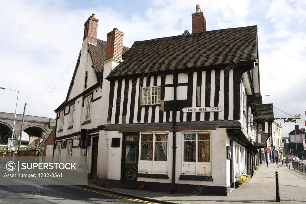 England, West Midlands, Birmingham. The Old Crown pub on Heath Mill Lane, Digbeth. One of the oldest buildings in Birmingham.