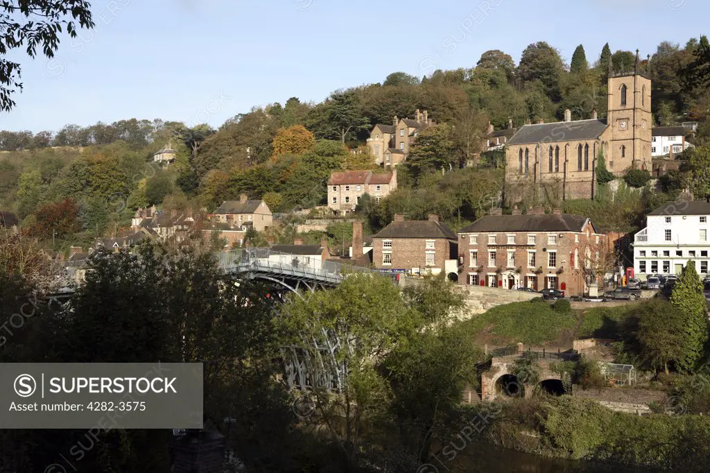 England, Shropshire, Ironbridge . The Ironbridge Gorge and town beyond. The Ironbridge Gorge is known throughout the world as the birthplace of the Industrial Revolution.