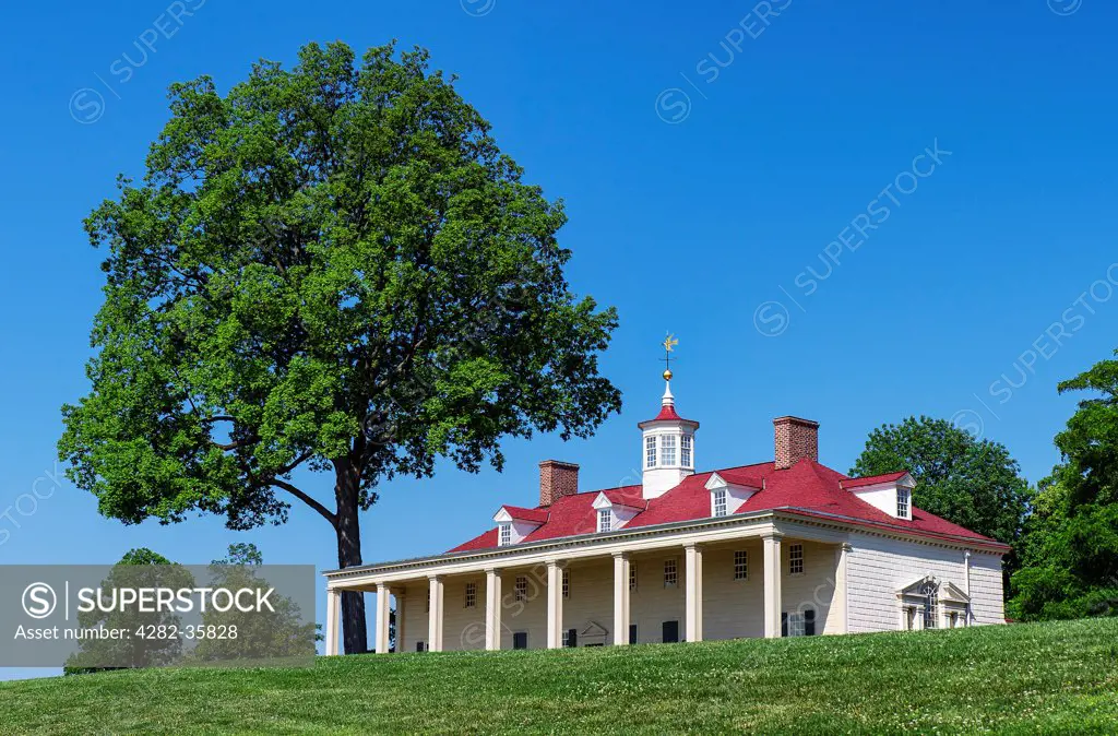 USA, Virginia, Mt Vernon. George Washingtons estate mansion at Mt Vernon.