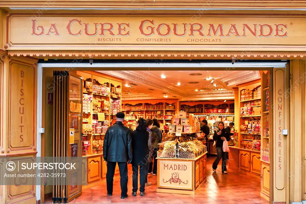 Spain, Iberian Peninsula, Madrid. La Cure Gourmande confectionery shop in Madrid.