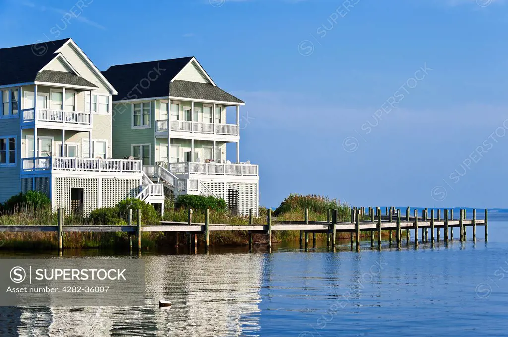 USA, North Carolina, Nags Head. Waterfront houses at Sailfish Point on Roanoke Island.