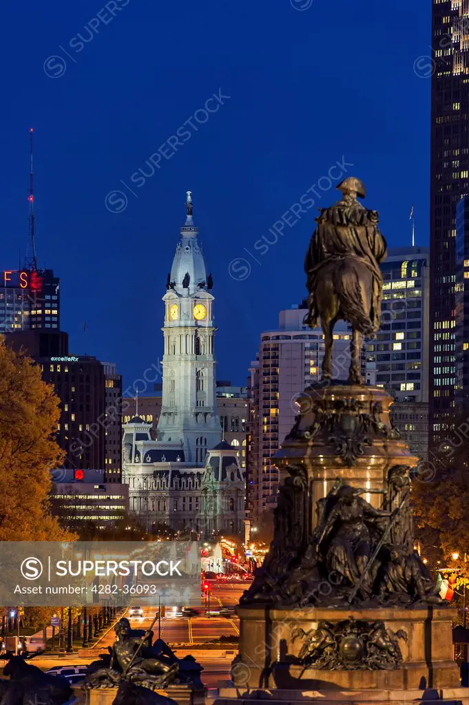 USA, Pennsylvania, Philadelphia. The Washington Monument at Eakins Oval looks toward City Hall in Philadelphia.