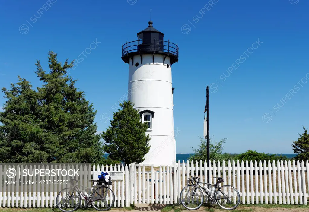 USA, Massachusetts, Marthas Vineyard. East Chop Lighthouse in Oak Bluffs.