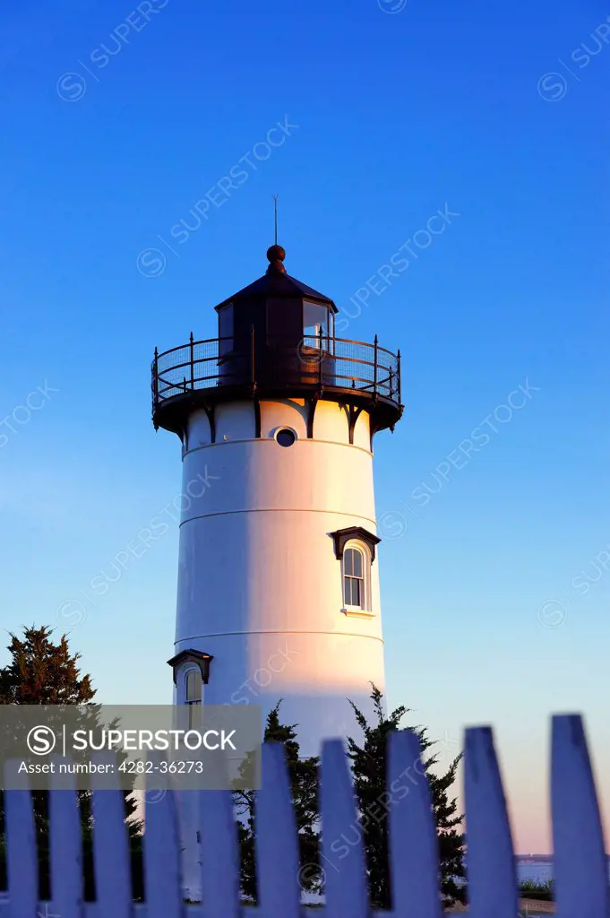 USA, Massachusetts, Marthas Vineyard. East Chop Lighthouse in Oak Bluffs.