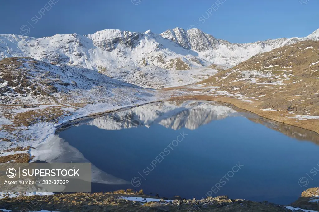 Wales, Snowdonia, Llanberis. The Snowdonia mountain range reflected in Llyn Teryn.