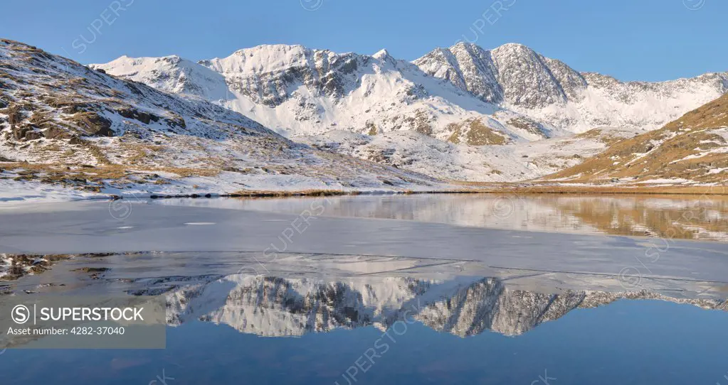 Wales, Snowdonia, Llanberis. The Snowdonia mountain range reflected in Llyn Teryn.