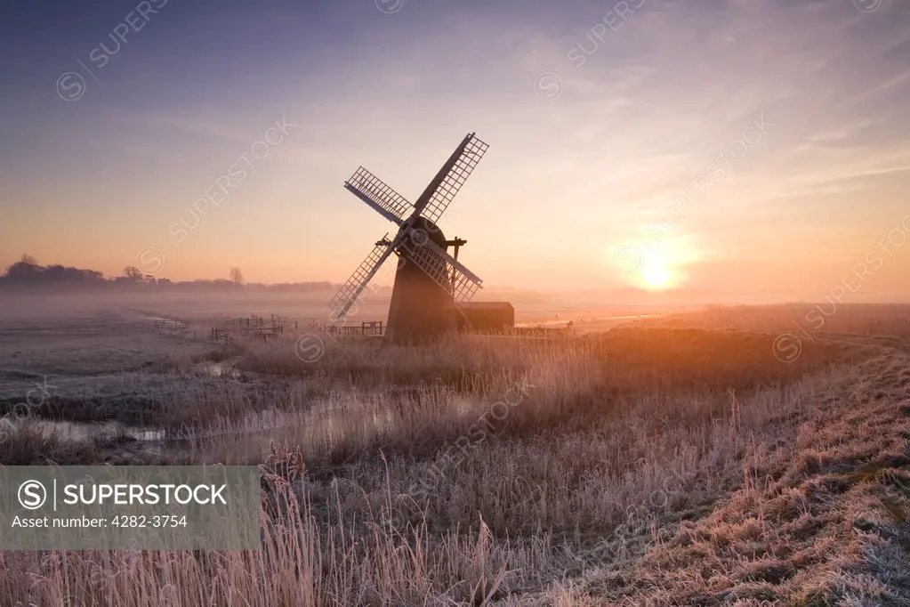 England, Suffolk, Herringfleet. A wintery morning at Herringfleet Windmill.