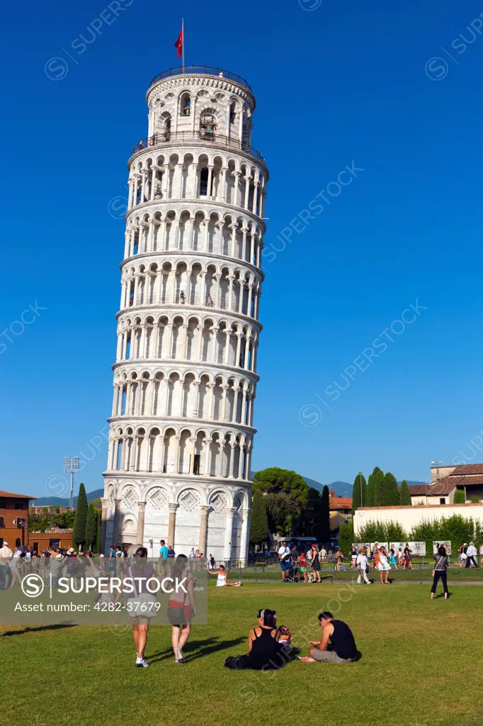 Italy, Toscana, Pisa. Leaning Tower of Pisa at Piazza dei Miracoli in Pisa.