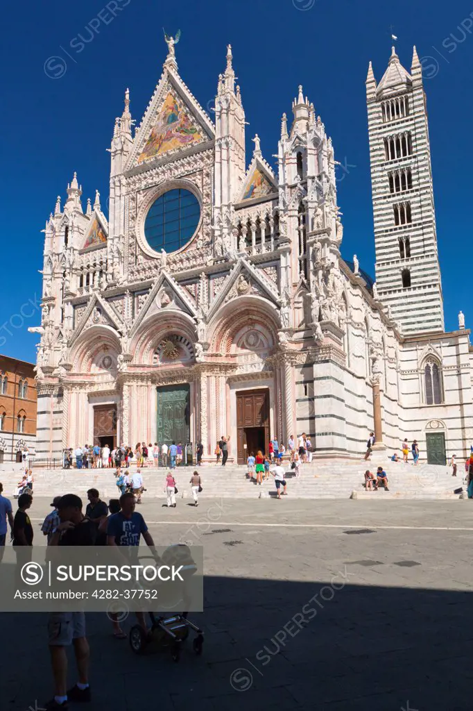 Italy, Toscana, Siena. The Cathedral of Siena dating from the 12th to 14th centuries.