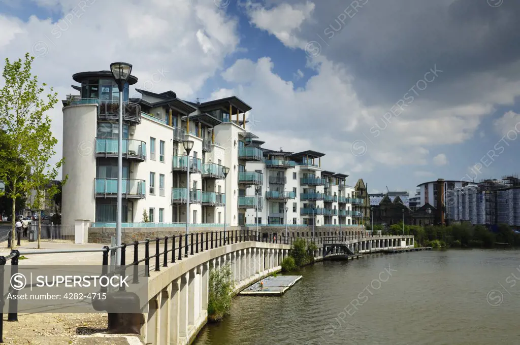 England, Bristol, Bristol. Modern apartments on the dock side in the city of Bristol.