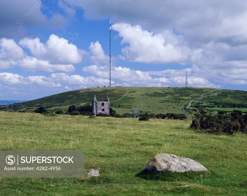 England, Cornwall, Minions. Caradon Hill television mast and the South Wheal Phoenix mine Engine House, now the Heritage Centre, on Bodmin Moor at Minions.