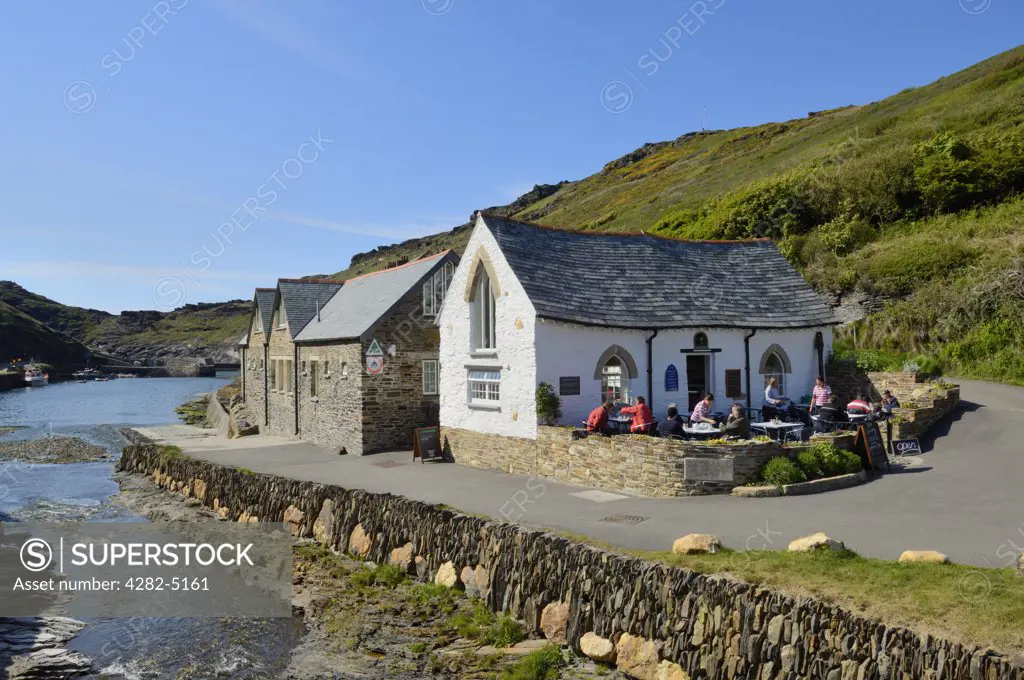 England, Cornwall, Boscastle. A tea room by the River Valency in the medieval village and harbour of Boscastle on the coast of North Cornwall.