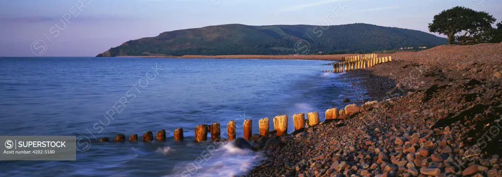 England, Somerset, Porlock Weir. Porlock Beach and Bossington Hill near Porlock in the Exmoor National Park.