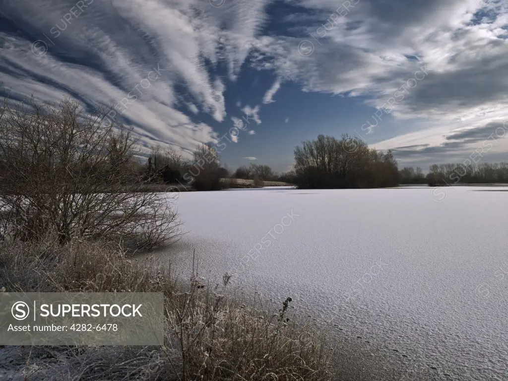 England, Wiltshire, near Oaksey. Snow covering Mallard Lake, one of three lakes in the Lower Moor Farm Nature Reserve, designated a Site of Special Scientific Interest (SSSI) as it contains rare stoneworts.