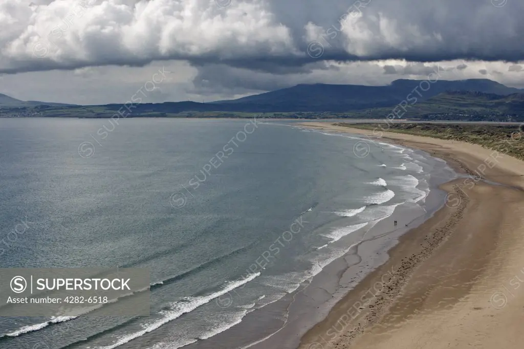 Wales, Gwynedd, Harlech. Harlech beach and surrounding dune area. The natural dune system has been designated a NNR (National Nature Reserve), SSSI (site of Special Scientific Interest).
