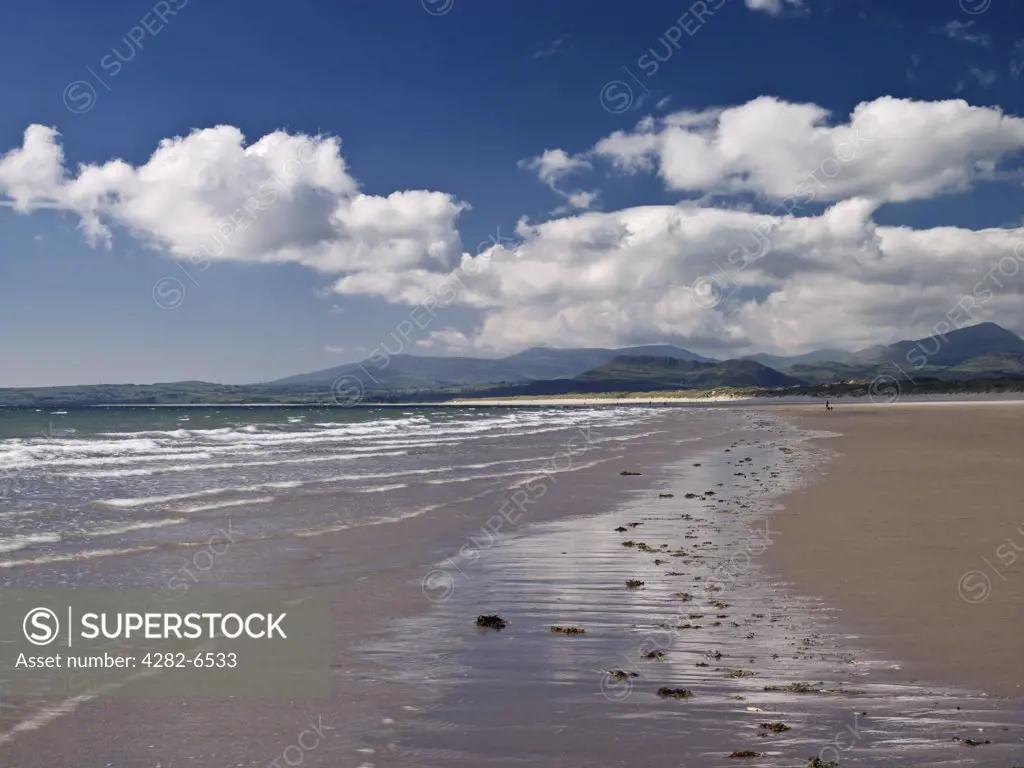Wales, Gwynedd, Harlech. Waves rolling onto the foreshore of Harlech Beach.