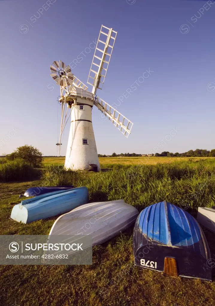 England, Norfolk, Thurne Mill. Thurne Dyke Wind Pump. A windpump is similar to a windmill but instead of milling grain, pumps water from a well or drains the land.