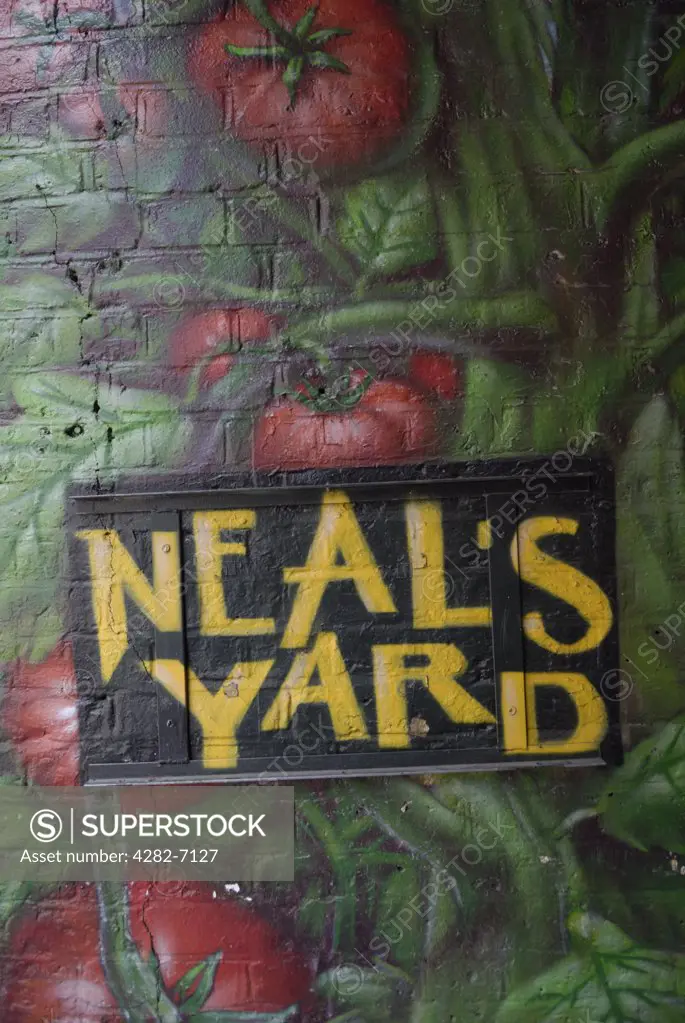 England, London, Covent Garden. A sign painted on the wall of an alleyway leading to Neal's Yard in Covent Garden.