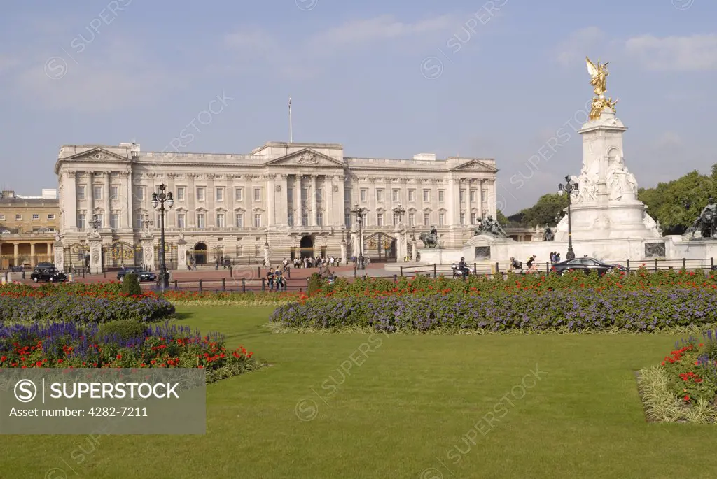 England, London, Buckingham Palace. View toward Victoria Memorial and Buckingham Palace. Buckingham Palace has been the official residence of Britain's kings and queens since 1837.