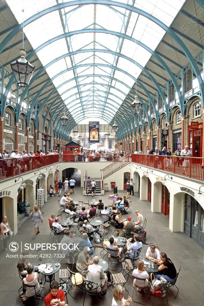 England, London, Covent Garden. The interior of Covent Garden Market.