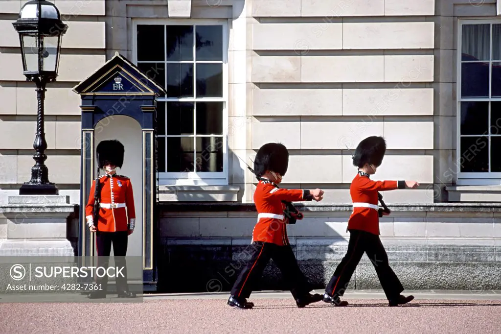 England, London, The Mall. The Queen's guards outside Buckingham Palace.