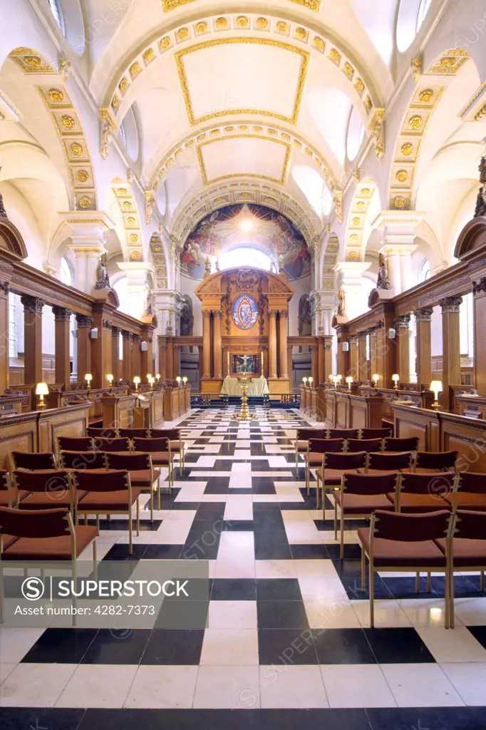 England, London, Fleet Street. The interior of St Bride's Church off Fleet Street.