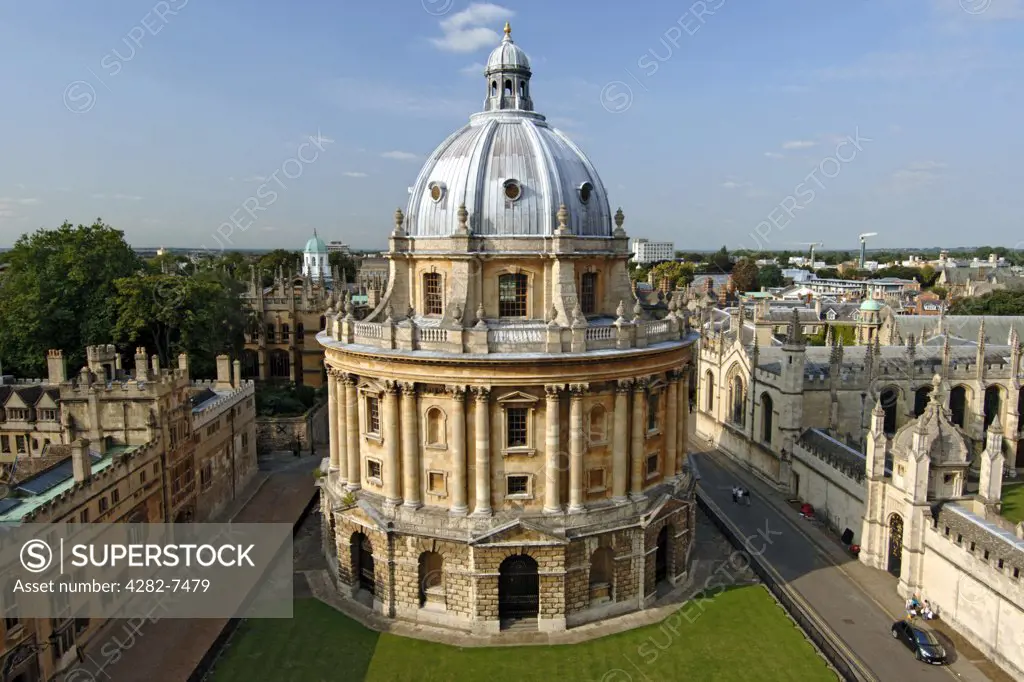England, Oxfordshire, Oxford. The Radcliffe Camera building. Originally a science library, it has become a reading room of the Bodleian Library.