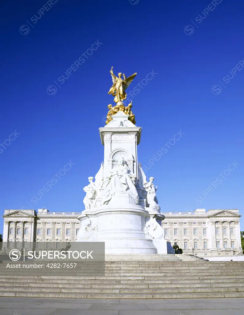 England, London, Westminster. The statue of Queen Victoria in front of Buckingham Palace.